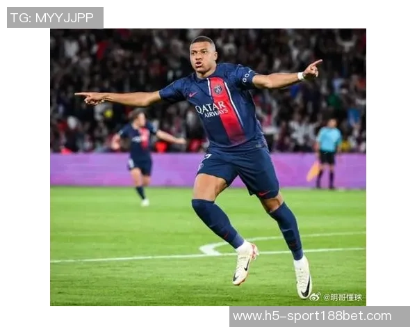 姆巴佩突入禁区遭对方侵犯却未获裁判判罚引发争议